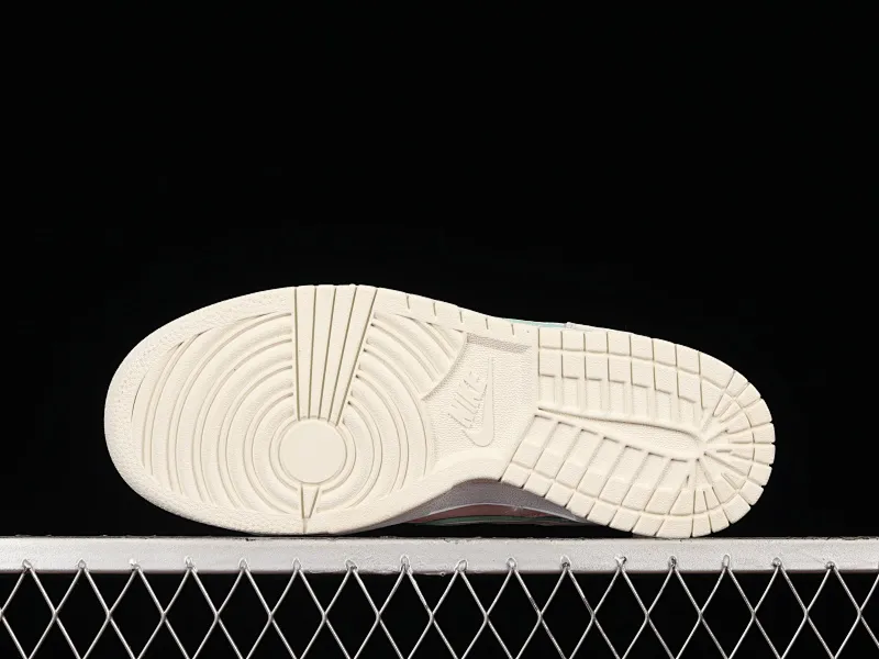 All categories Nk SB Dunk series Nk SB Dunk Low low-top skate shoes Nk Dunk Scrap stitching low-top skate shoes DM0802-001